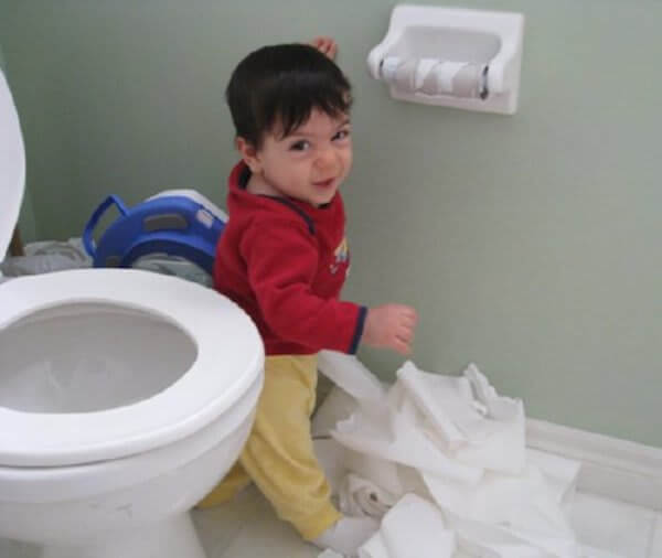 17. Toliet Paper Amuse Toddlers