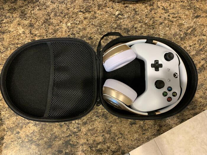 A Headphone Case For Controllers