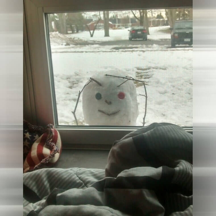 Peeping Snowman